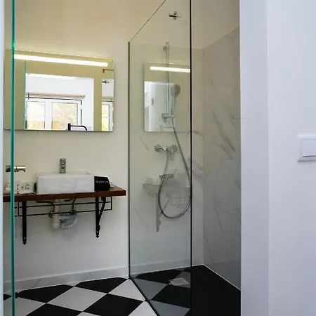 Alameda By Boutique Taipas Garagem Motos בית הארחה