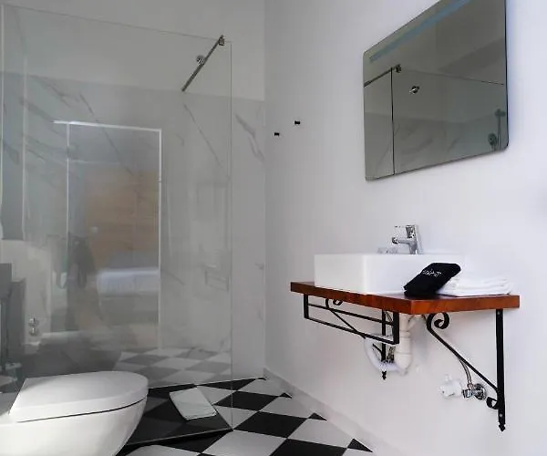 Alameda By Boutique Taipas Garagem Motos بيت ضيافة *